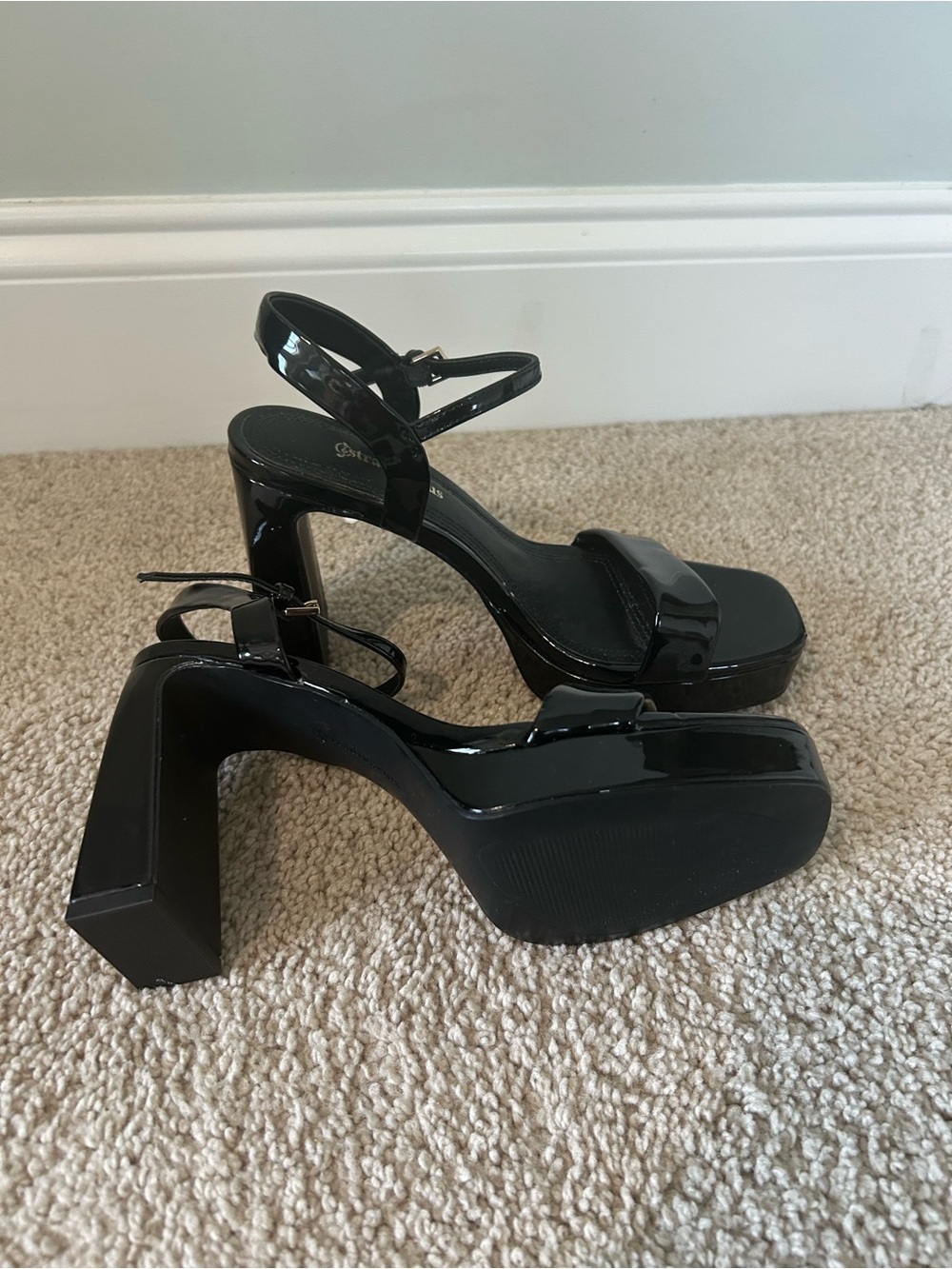 Heels - Picture 3 of 4
